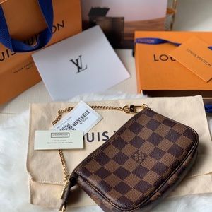 ⛔️SOLD⛔️ Authentic Louis Vuitton DE Mini Pochette